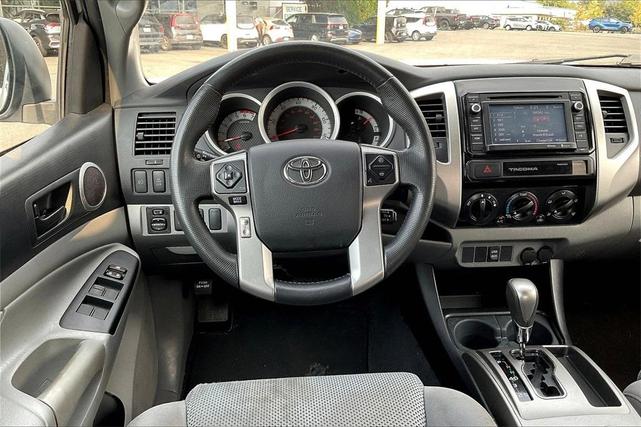 Photo of 2015 Super White Toyota Tacoma