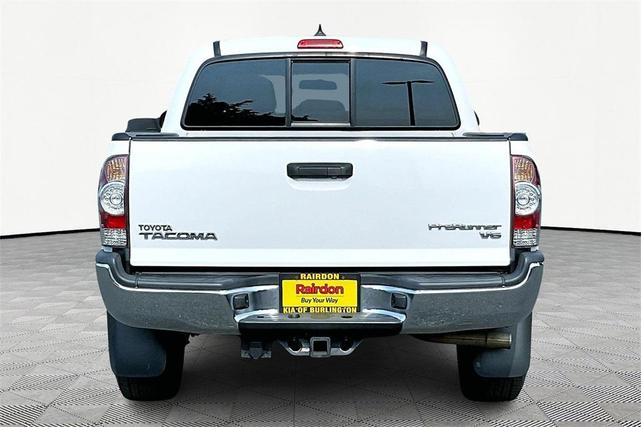 Photo of 2015 Super White Toyota Tacoma