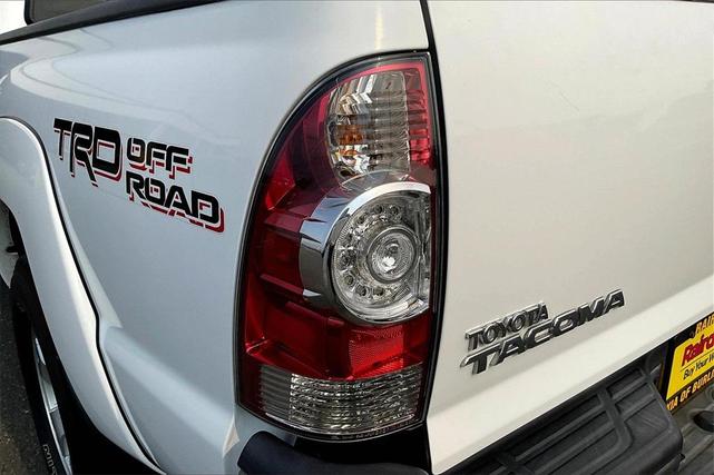 Photo of 2015 Super White Toyota Tacoma