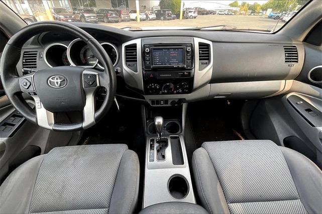 Photo of 2015 Super White Toyota Tacoma