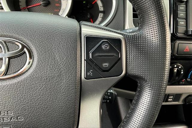 Photo of 2015 Super White Toyota Tacoma