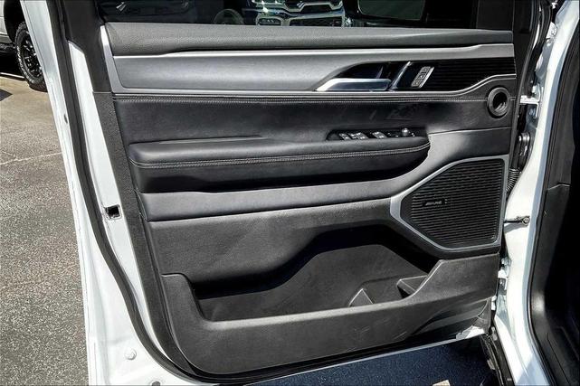 Photo of 2025 Bright White Clearcoat Jeep Wagoneer