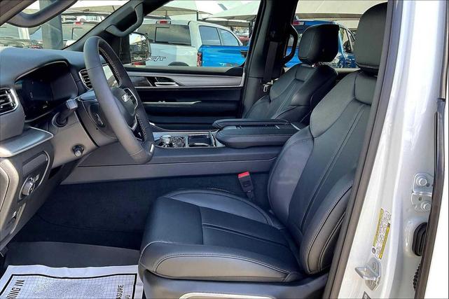 Photo of 2025 Bright White Clearcoat Jeep Wagoneer