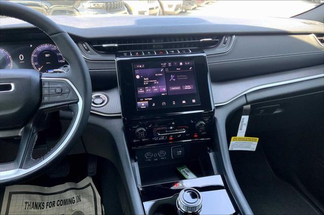Photo of 2025 Bright White Clearcoat Jeep Grand Cherokee