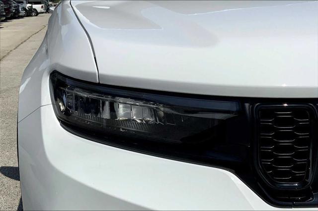Photo of 2025 Bright White Clearcoat Jeep Grand Cherokee