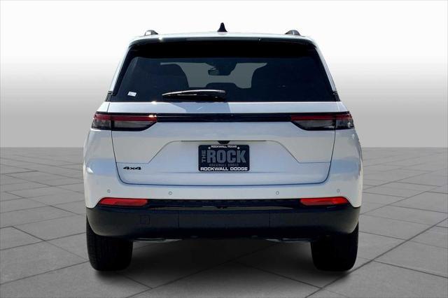 Photo of 2025 Bright White Clearcoat Jeep Grand Cherokee