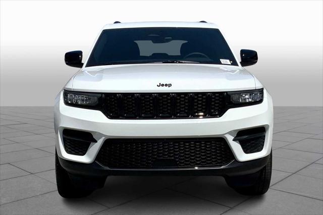 Photo of 2025 Bright White Clearcoat Jeep Grand Cherokee