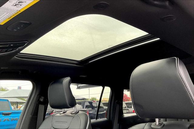 Photo of 2025 Velvet Red Pearlcoat Jeep Grand Cherokee L