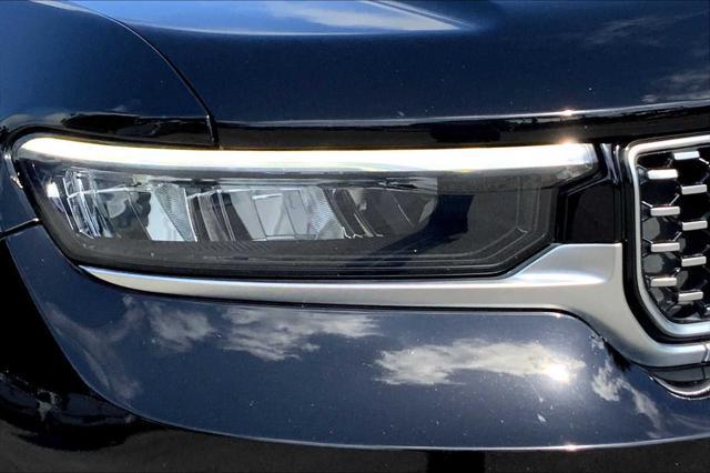 Photo of 2021 Diamond Black Crystal Pearlcoat Jeep Grand Cherokee L