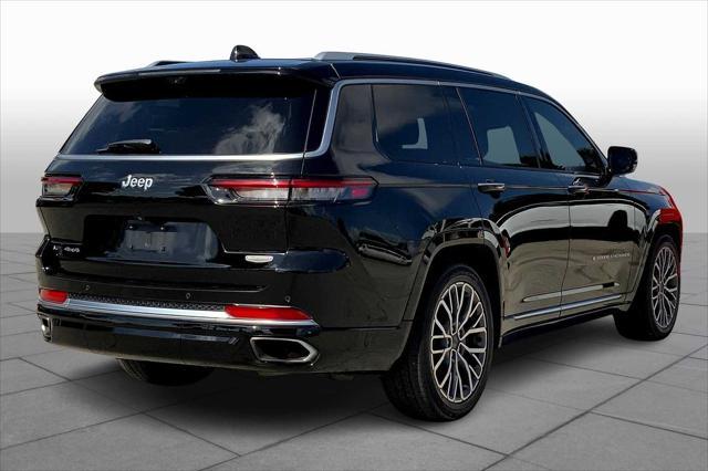 Photo of 2021 Diamond Black Crystal Pearlcoat Jeep Grand Cherokee L