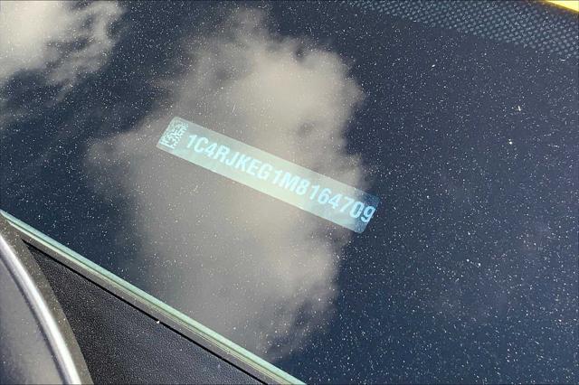 Photo of 2021 Diamond Black Crystal Pearlcoat Jeep Grand Cherokee L
