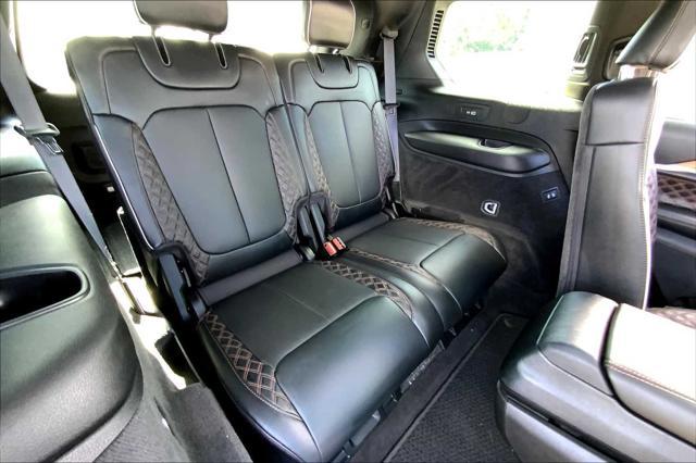 Photo of 2021 Diamond Black Crystal Pearlcoat Jeep Grand Cherokee L