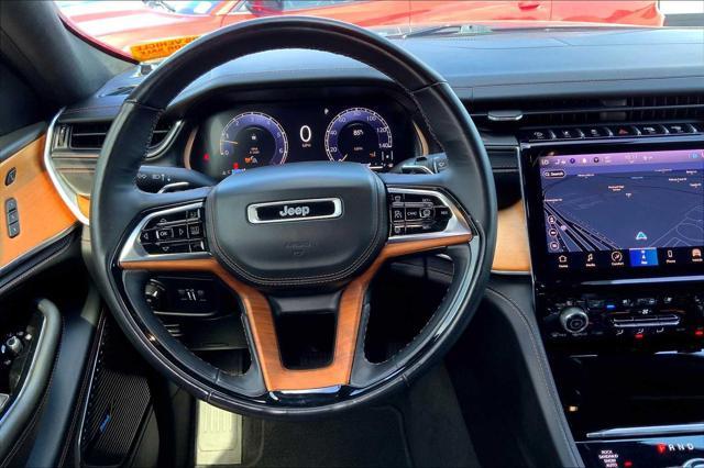 Photo of 2021 Diamond Black Crystal Pearlcoat Jeep Grand Cherokee L
