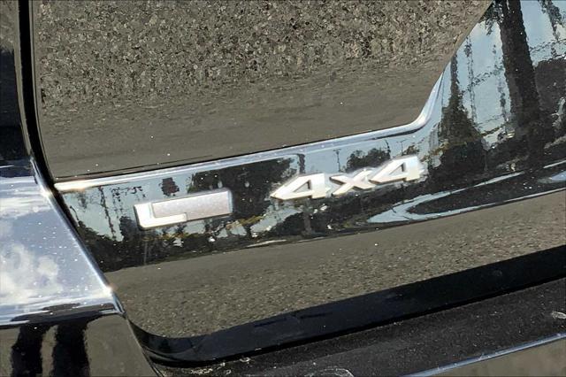 Photo of 2021 Diamond Black Crystal Pearlcoat Jeep Grand Cherokee L