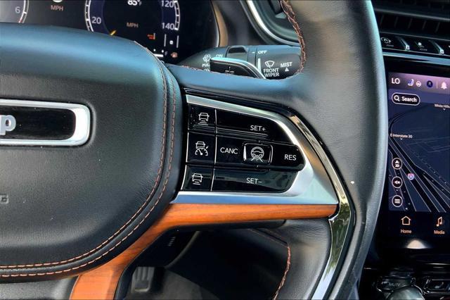 Photo of 2021 Diamond Black Crystal Pearlcoat Jeep Grand Cherokee L