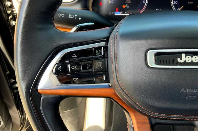 Photo of 2021 Diamond Black Crystal Pearlcoat Jeep Grand Cherokee L