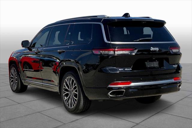 Photo of 2021 Diamond Black Crystal Pearlcoat Jeep Grand Cherokee L