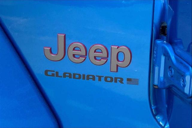 Photo of 2025 Blue Jeep Gladiator