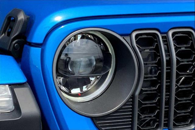 Photo of 2025 Blue Jeep Gladiator