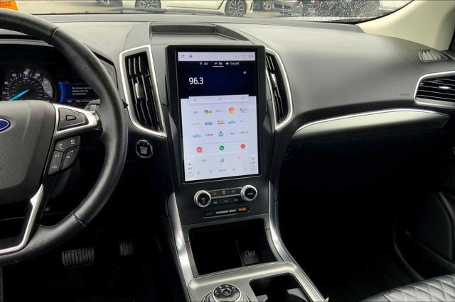 Photo of 2024 Iconic Silver Metallic Ford Edge
