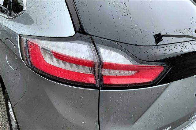 Photo of 2024 Iconic Silver Metallic Ford Edge