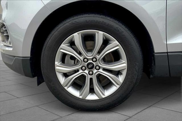 Photo of 2024 Iconic Silver Metallic Ford Edge