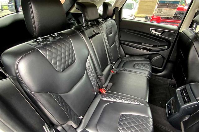 Photo of 2024 Iconic Silver Metallic Ford Edge