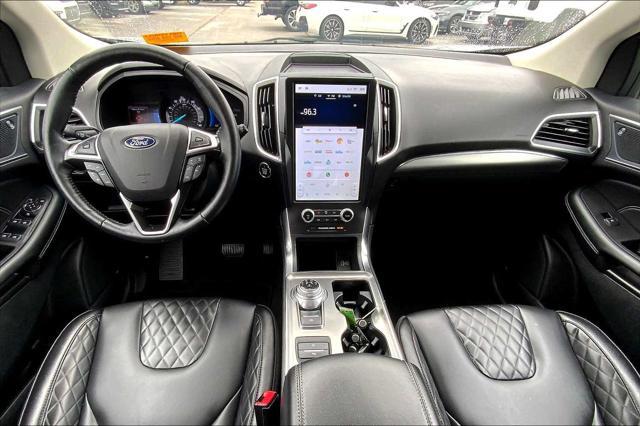 Photo of 2024 Iconic Silver Metallic Ford Edge