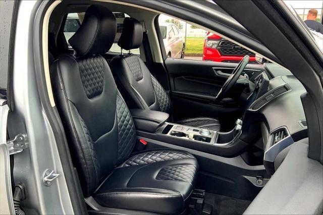 Photo of 2024 Iconic Silver Metallic Ford Edge