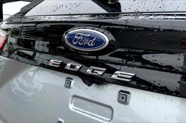 Photo of 2024 Iconic Silver Metallic Ford Edge
