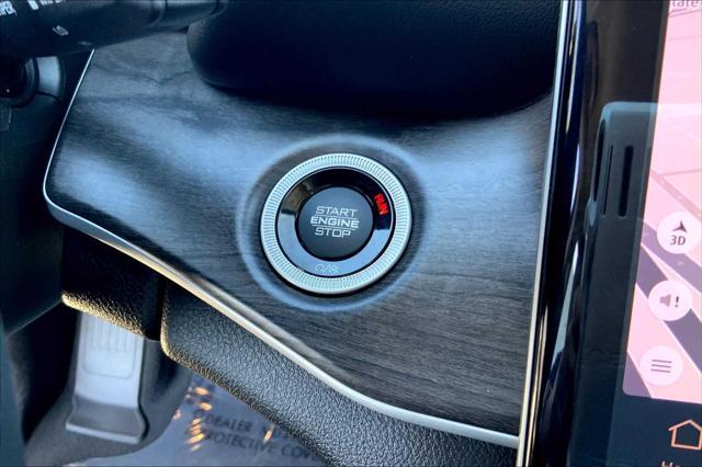 Photo of 2024 Bright White Clearcoat Jeep Grand Cherokee