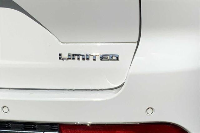 Photo of 2024 Bright White Clearcoat Jeep Grand Cherokee
