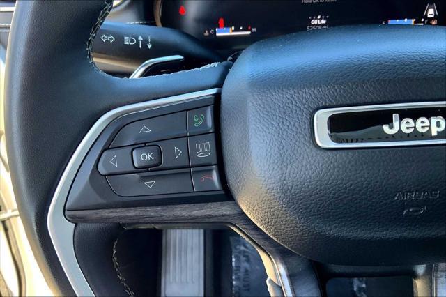 Photo of 2024 Bright White Clearcoat Jeep Grand Cherokee