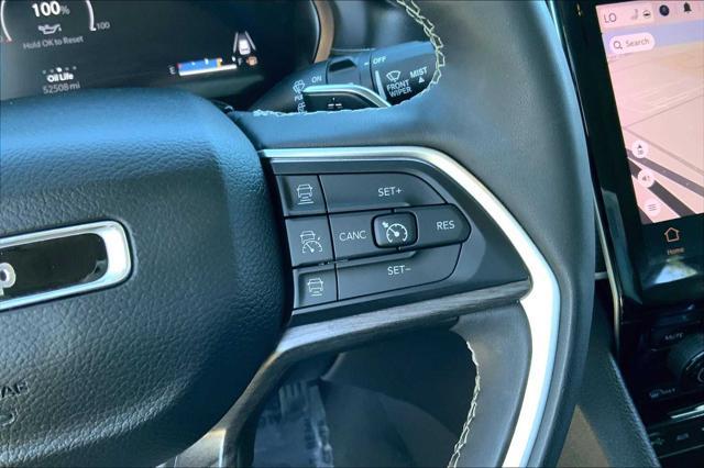 Photo of 2024 Bright White Clearcoat Jeep Grand Cherokee