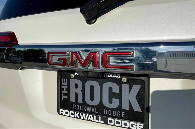 Photo of 2023 White Frost Tricoat GMC Acadia