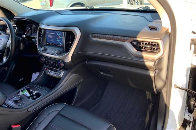 Photo of 2023 White Frost Tricoat GMC Acadia