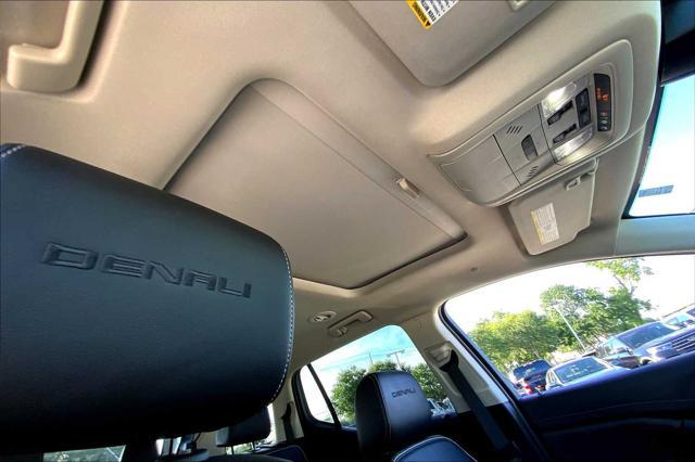Photo of 2023 White Frost Tricoat GMC Acadia