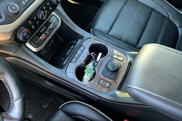 Photo of 2023 White Frost Tricoat GMC Acadia