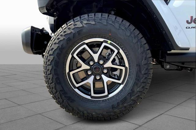 Photo of 2025 Bright White Clearcoat Jeep Gladiator