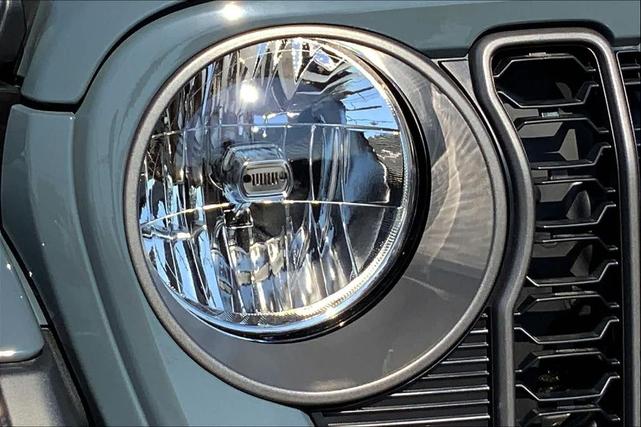 Photo of 2025 Gray Jeep Gladiator