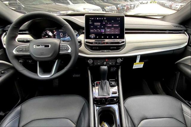 Photo of 2025 Silver Zynith Metallic Clearcoat Jeep Compass