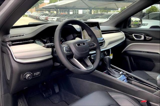 Photo of 2025 Silver Zynith Metallic Clearcoat Jeep Compass