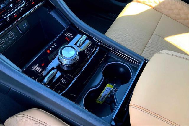 Photo of 2025 Diamond Black Crystal Pearlcoat Jeep Grand Cherokee L