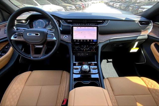 Photo of 2025 Diamond Black Crystal Pearlcoat Jeep Grand Cherokee L
