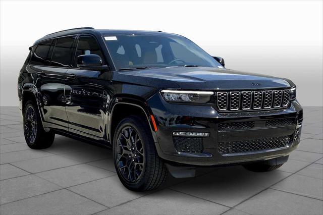 Photo of 2025 Diamond Black Crystal Pearlcoat Jeep Grand Cherokee L