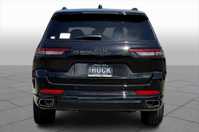 Photo of 2025 Diamond Black Crystal Pearlcoat Jeep Grand Cherokee L