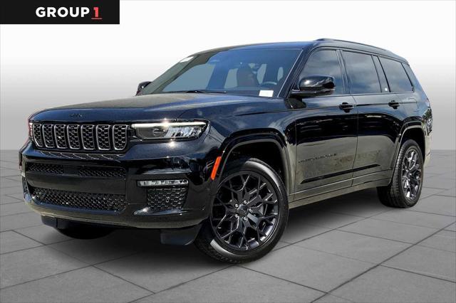 Photo of 2025 Diamond Black Crystal Pearlcoat Jeep Grand Cherokee L