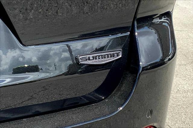 Photo of 2025 Diamond Black Crystal Pearlcoat Jeep Grand Cherokee L