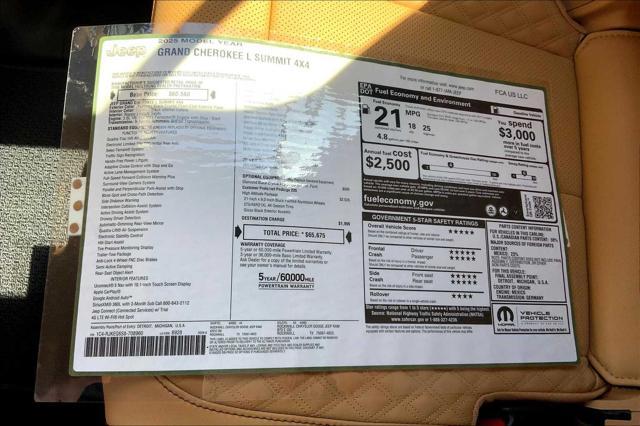 Photo of 2025 Diamond Black Crystal Pearlcoat Jeep Grand Cherokee L
