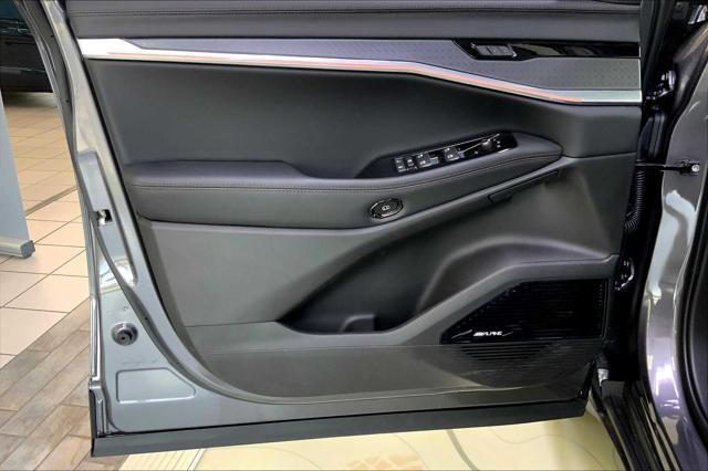 Photo of 2025 Baltic Gray Metallic Clearcoat Jeep Wagoneer S